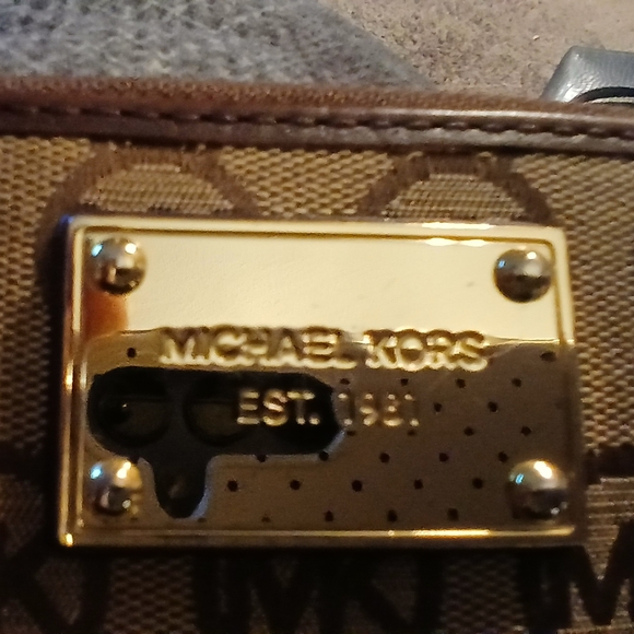 ✨ Michael Kors Jet Set Travel Zip Around Wallet | MK Signature Monogram Brown - Picture 2 of 10